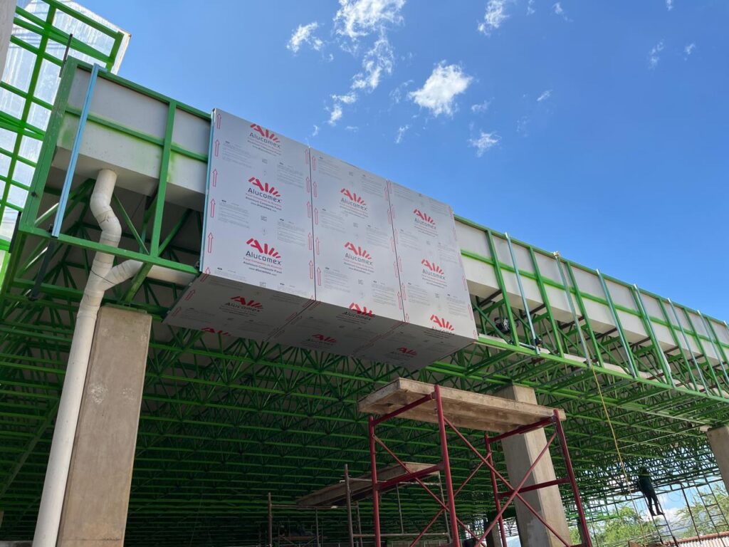FACHADA DE PANEL DE ALUMINIO
