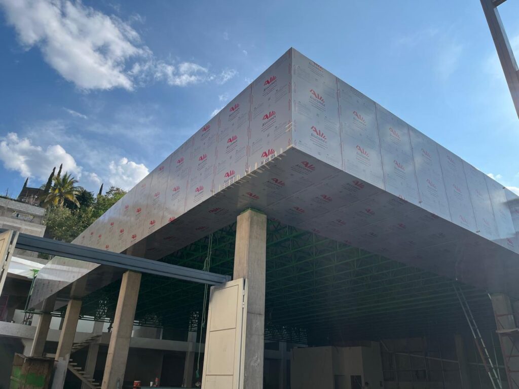 FACHADA DE PANEL DE ALUMINIO